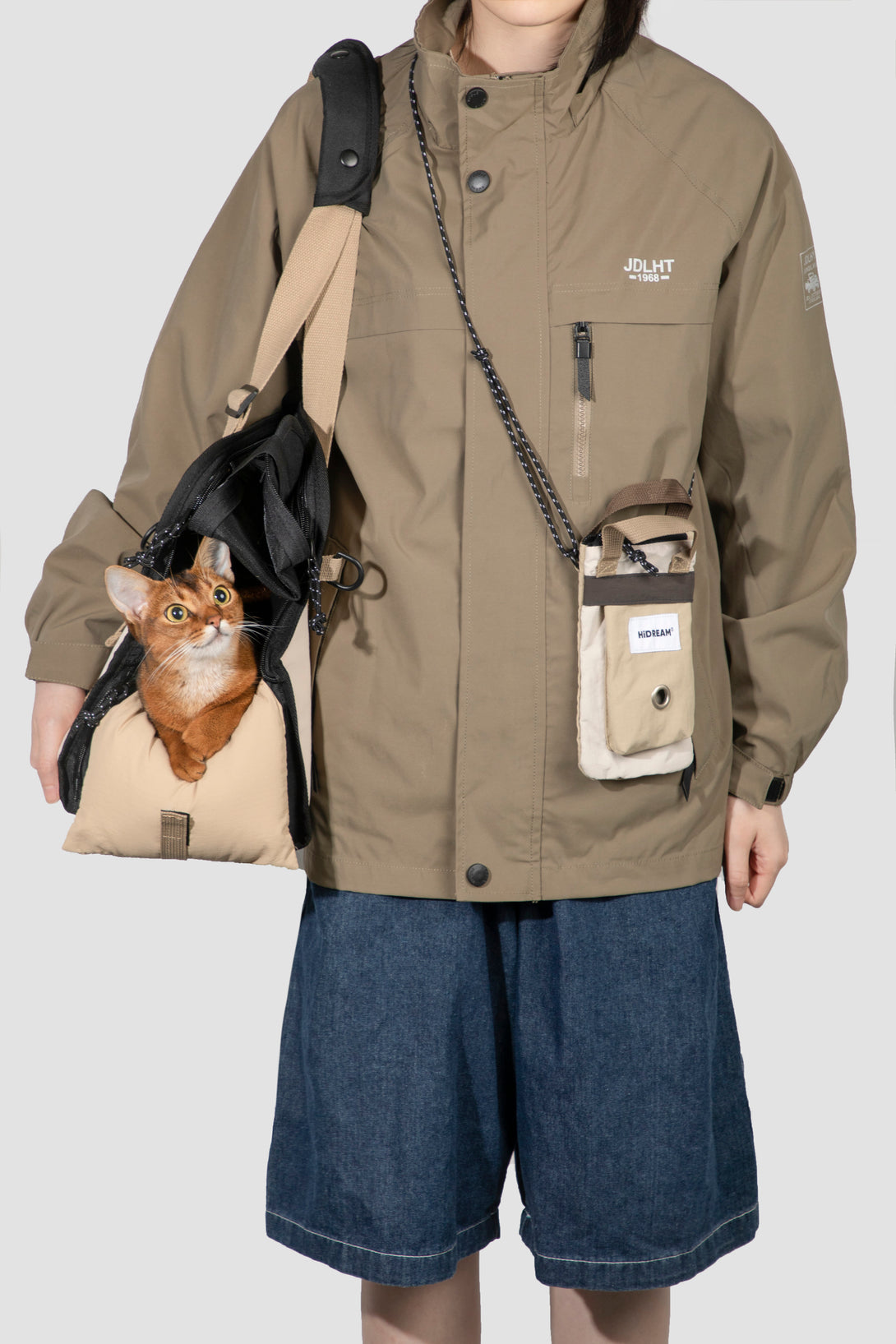 Pet outside one shoulder bag - PawsAndUnion