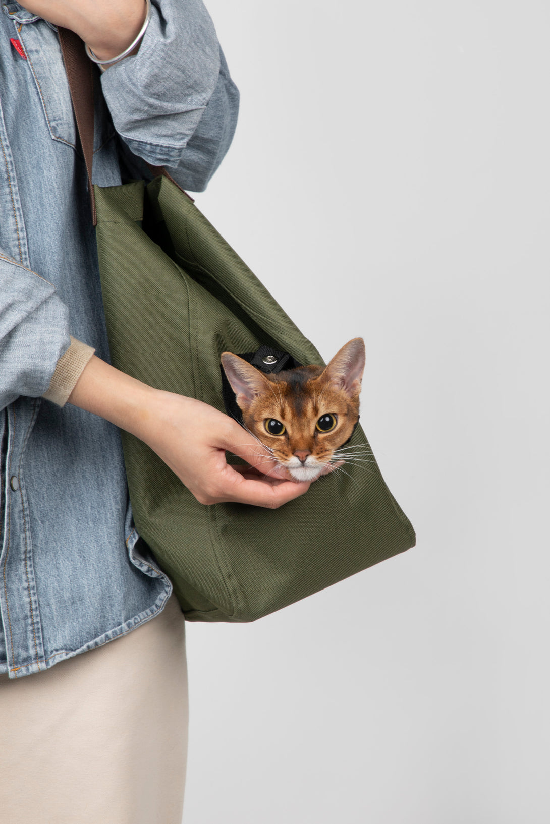 Colour Blocked one shoulder pet bag - PawsAndUnion