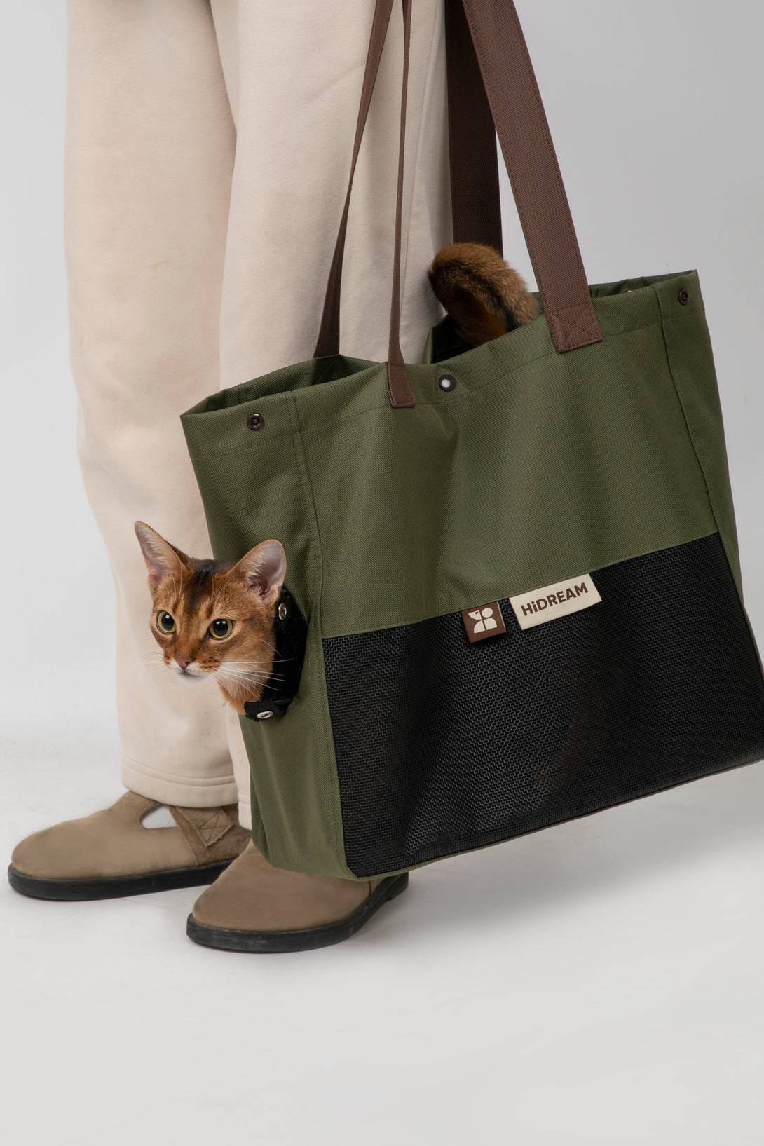 Colour Blocked one shoulder pet bag - PawsAndUnion