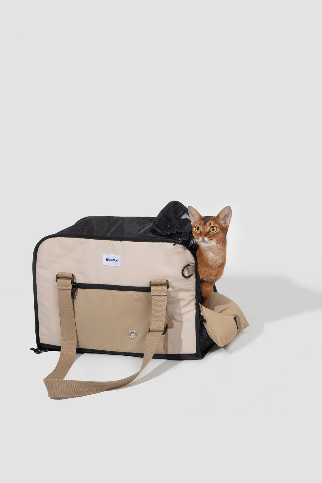 Pet outside one shoulder bag - PawsAndUnion