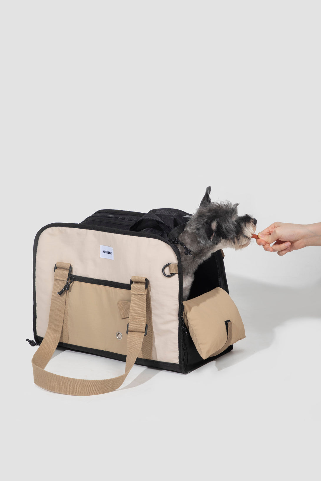 Pet outside one shoulder bag - PawsAndUnion