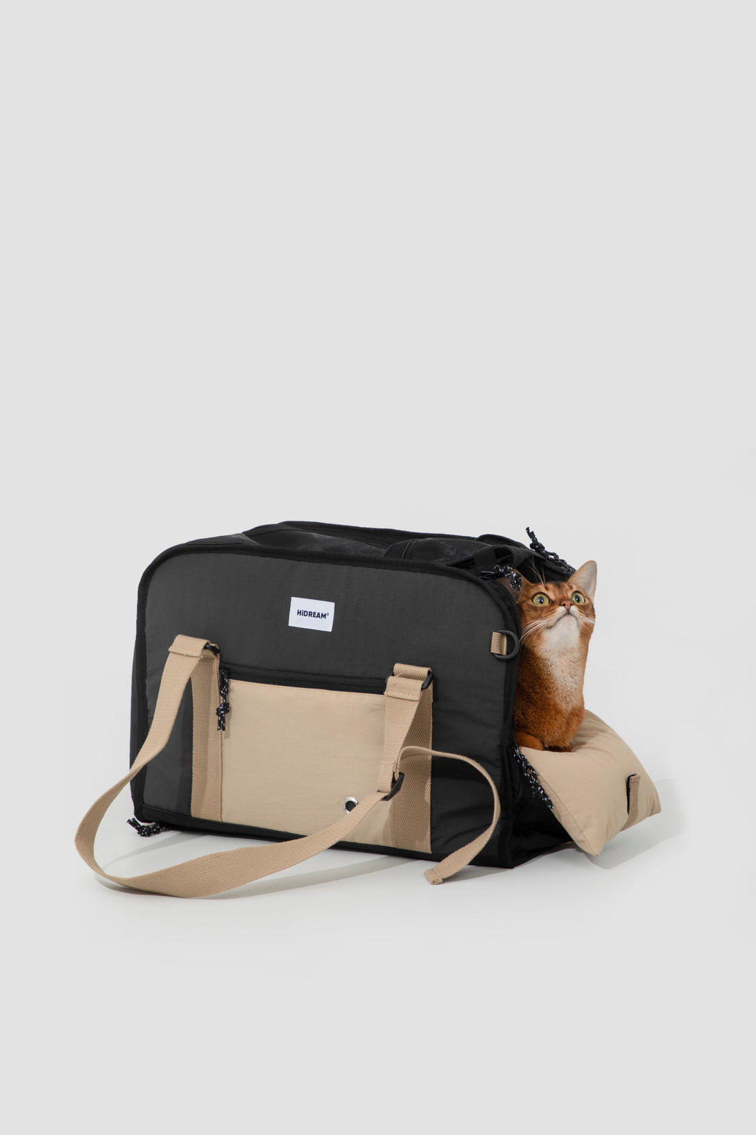 Pet outside one shoulder bag - PawsAndUnion