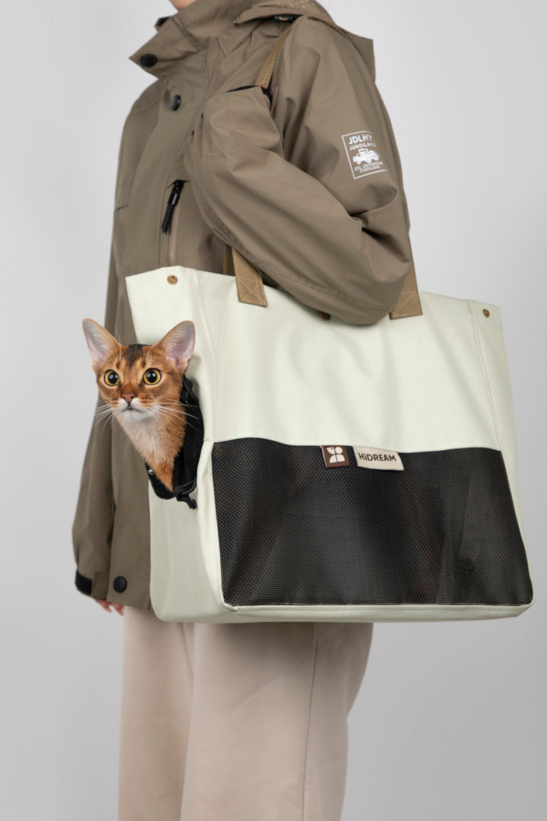 Colour Blocked one shoulder pet bag - PawsAndUnion