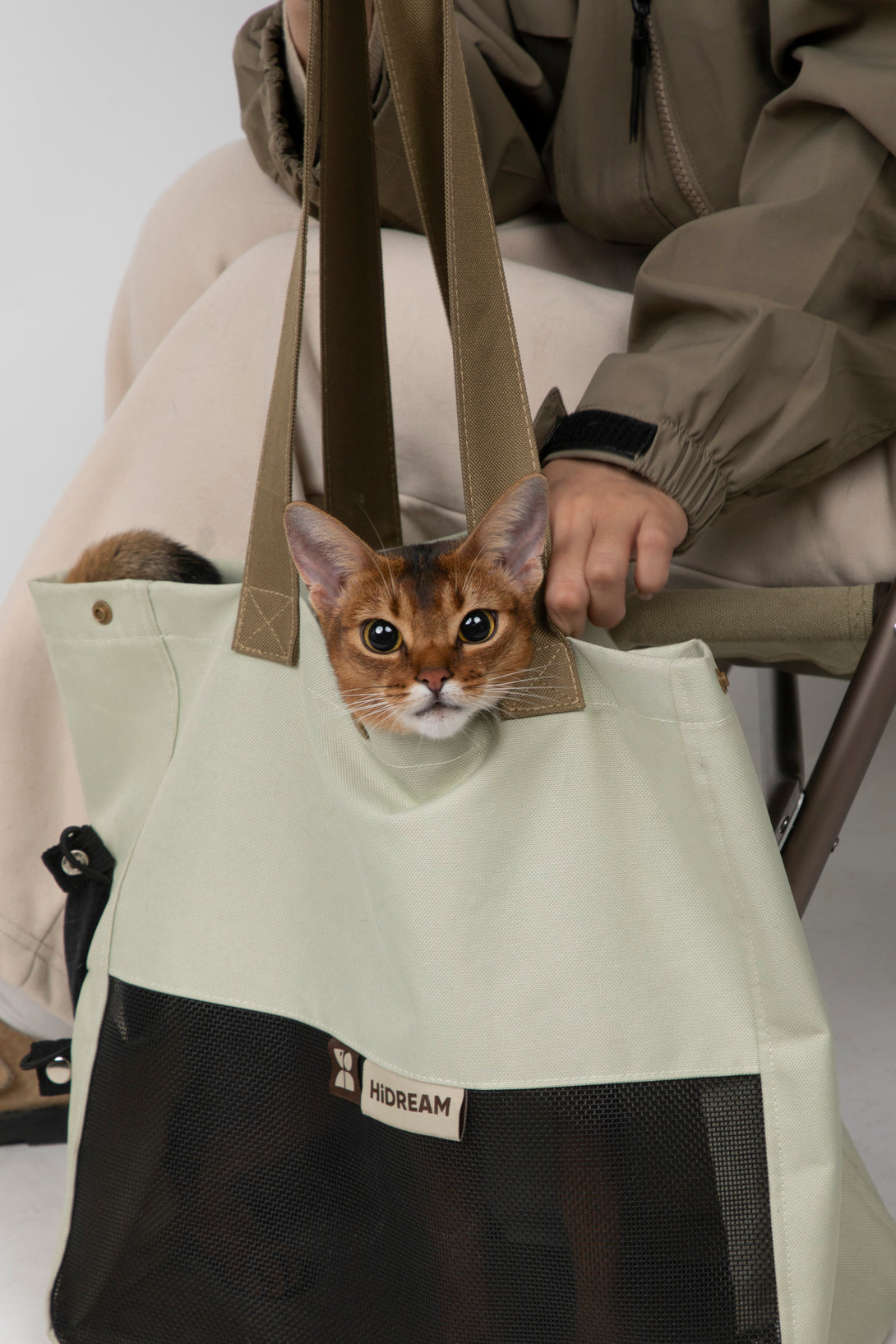 Colour Blocked one shoulder pet bag - PawsAndUnion